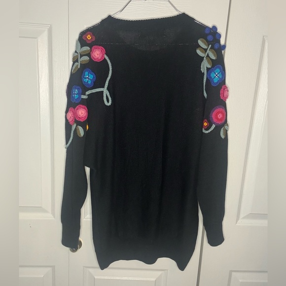 Vintage Victoria Harbor Sweater With Flowers - Picture 3 of 5
